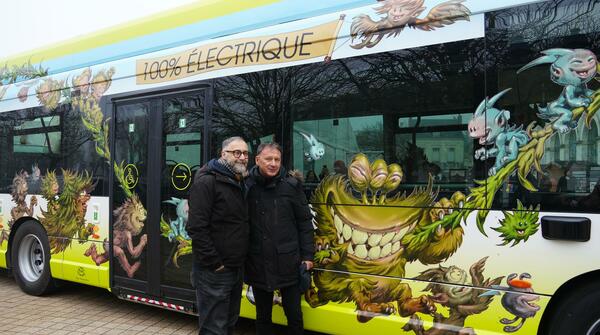 Les monstres de Stan Manoukian "envahissent" le 14e bus électrique de la flotte Azalys !